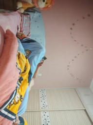 《李总探花》约良家人妻居家操逼，被窝里正入抽插，主动骑乘骚浪淫叫，很爽的样子一直呻吟嗯嗯