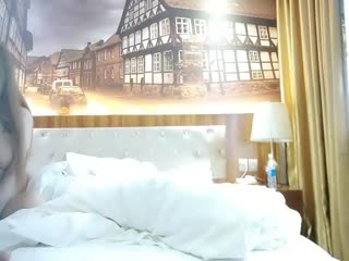 新一探花约妹肉肉身材纹身妹子，超近距离拍摄掰穴扣逼，特写猛操大屁股，上位骑乘表情清晰可见