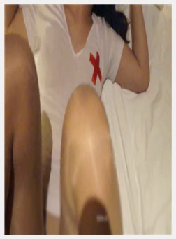 约操小模特护士装主动要求摄影艹爽了直接抱起来干很过瘾