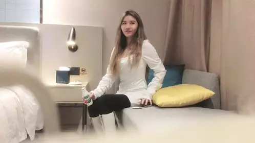 黄先生TP探花约了个粉衣大奶少妇啪啪，情趣网袜扣逼振动棒抽插，玩弄下再猛操呻吟娇..人