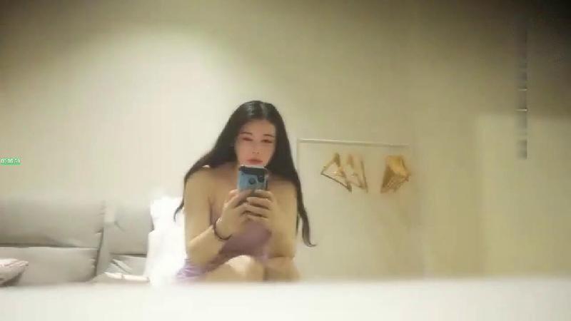 【利哥探花】高品质170CM顶级美女，穿上衬衣红裙吸吮奶子，镜头前特写深喉，揉穴舔屄扛腿打桩机…