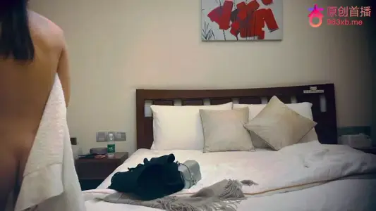 约炮精神小妹 听说刚下海不久 背着男友出来兼职 格外的骚刚插一会就进入了状态