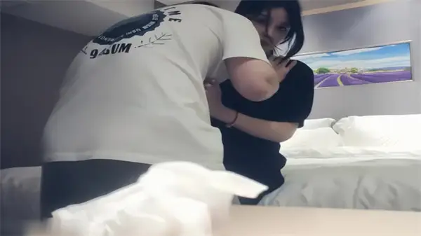 七天极品探花：黑裙高颜值美女娇喘不断，床战实录看得欲火焚身！